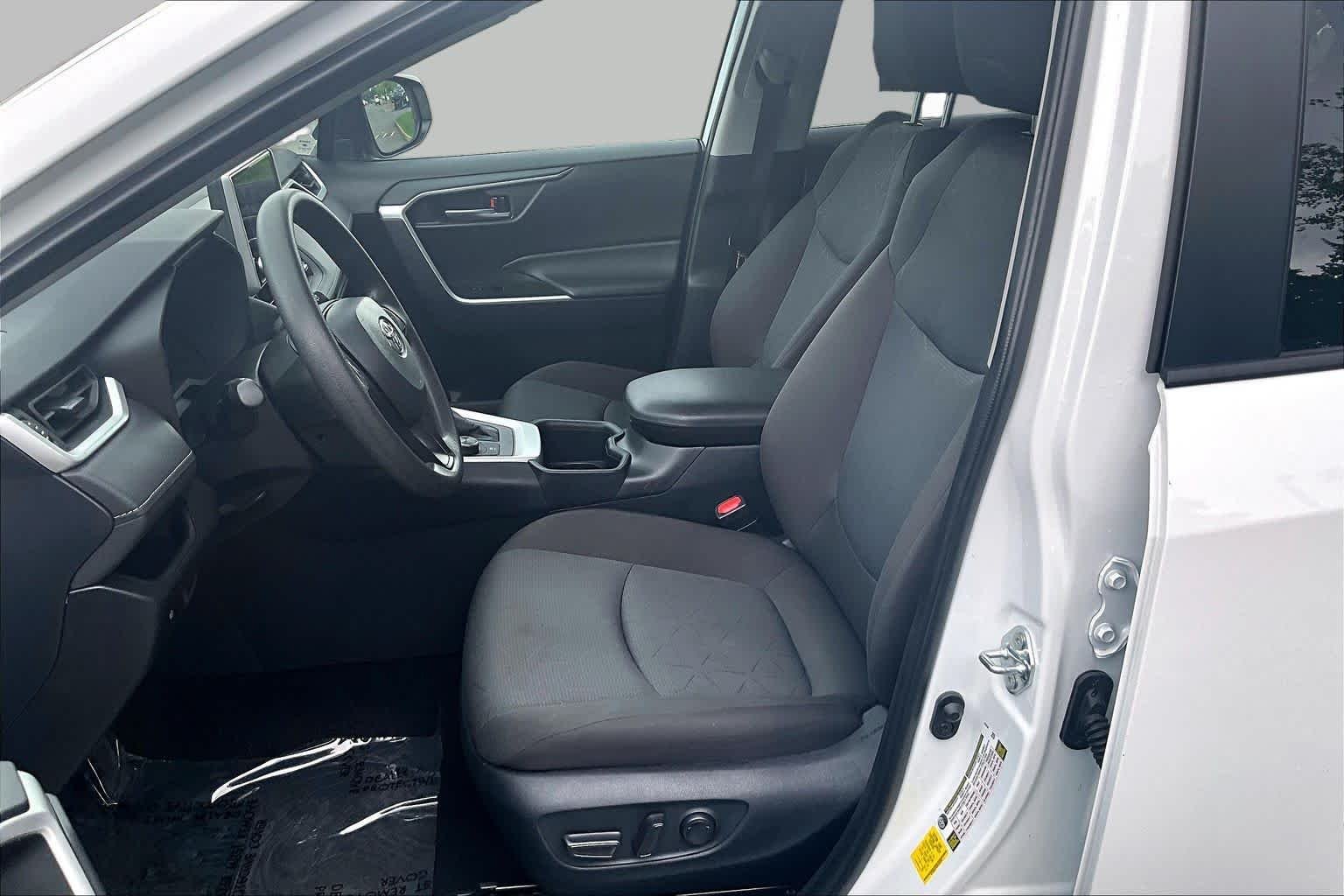 Used 2025 Ice Cap Toyota Hybrid XLE image 8