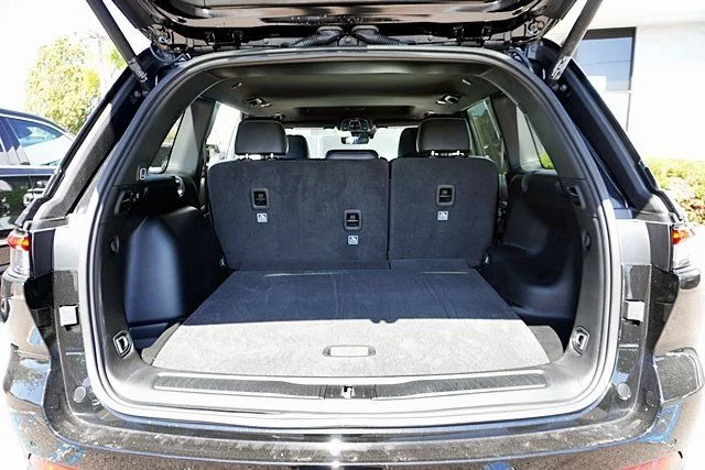 New 2026 Diamond Black Crystal Pearl-Coat Exterior Paint Jeep Altitude image 16