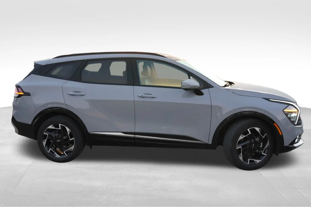 Used 2025 Wolf Gray Kia SX-Prestige image 2