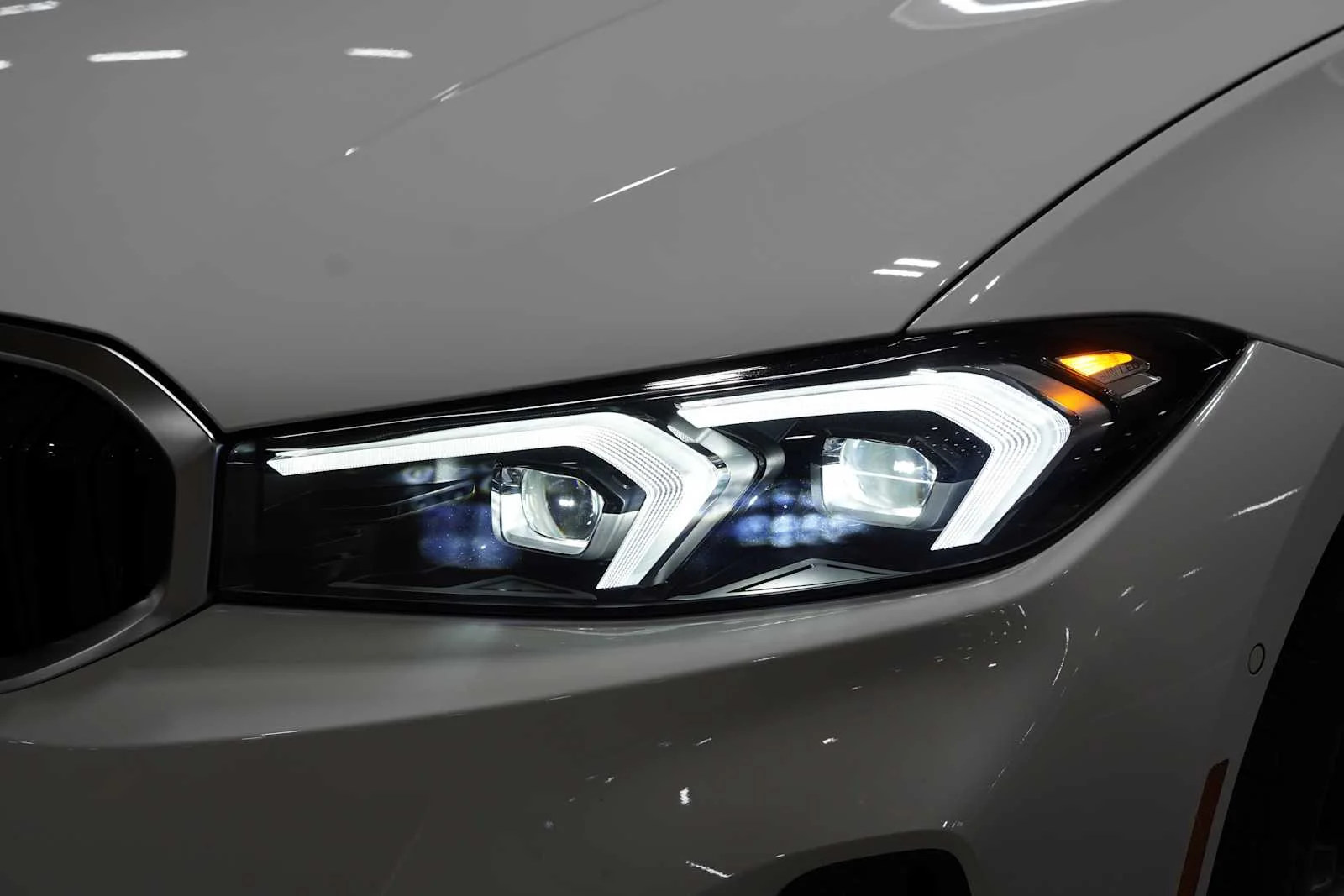 New 2026 Alpine White BMW 330i NA image 5