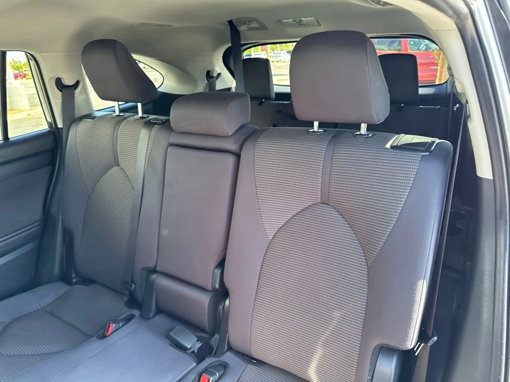 2025 Toyota Highlander LE - Photo 18