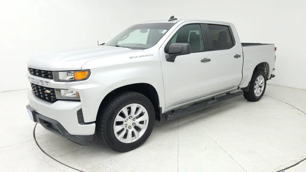 Used 2020 SILVER ICE METALLIC Chevrolet Custom image 3