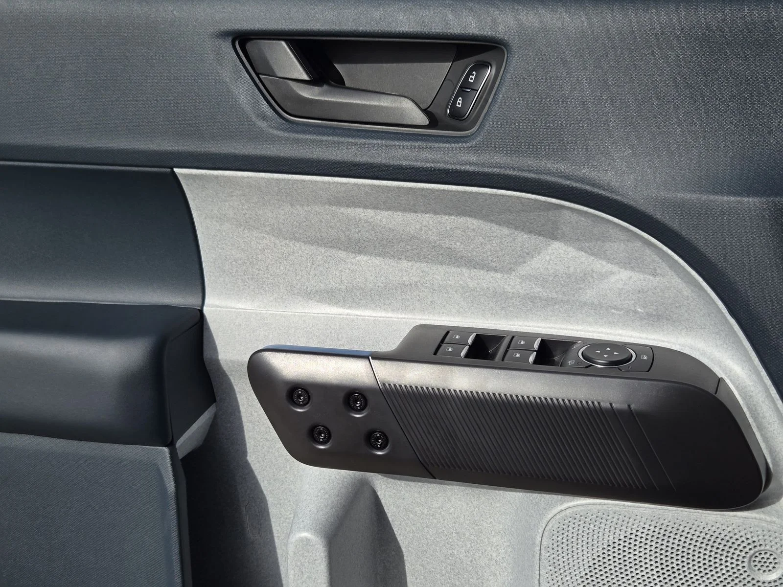 New 2026 Carbonized Gray Metallic Ford XLT image 15