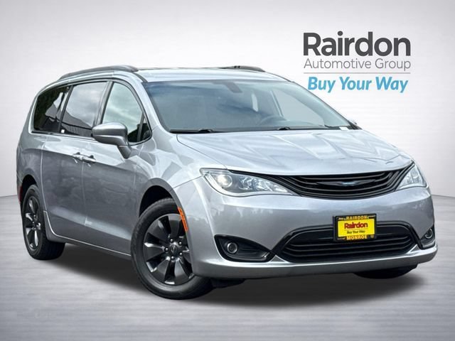 2019 Chrysler Pacifica Hybrid Touring L's photo