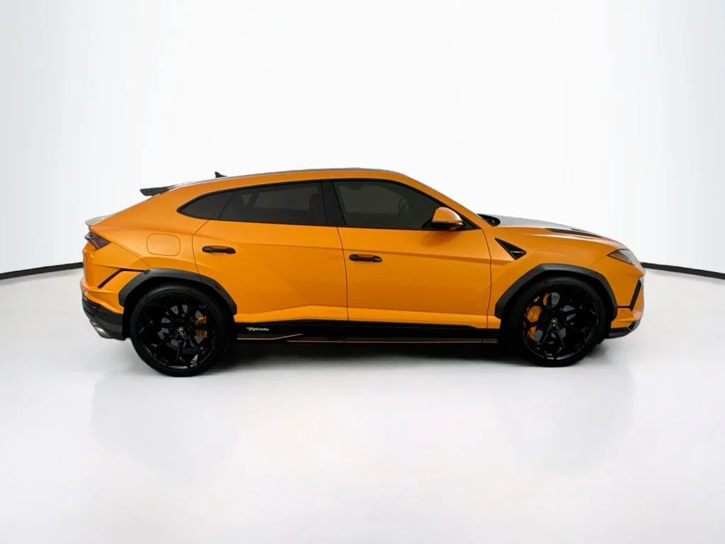 Used 2023  Lamborghini Performante image 4