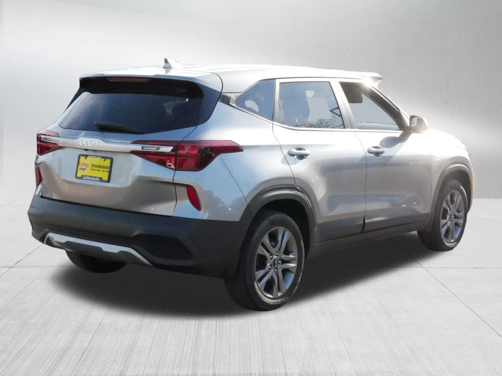 Used 2023 Steel Gray Kia LX image 7