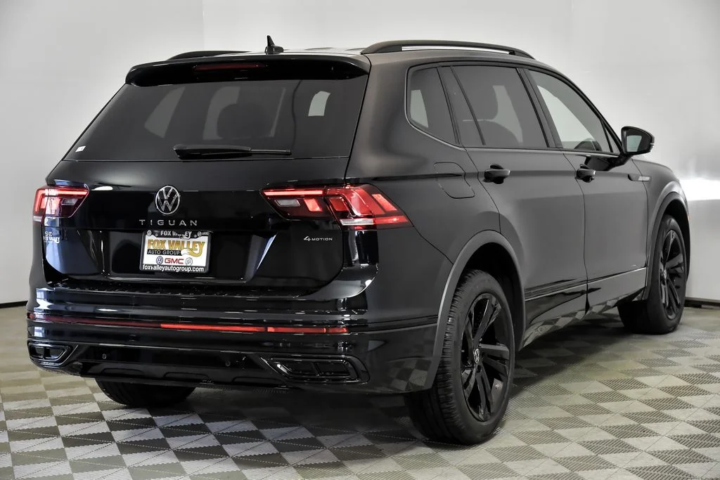 Certified Used 2024  Volkswagen 2.0T SE R-Line Black image 6