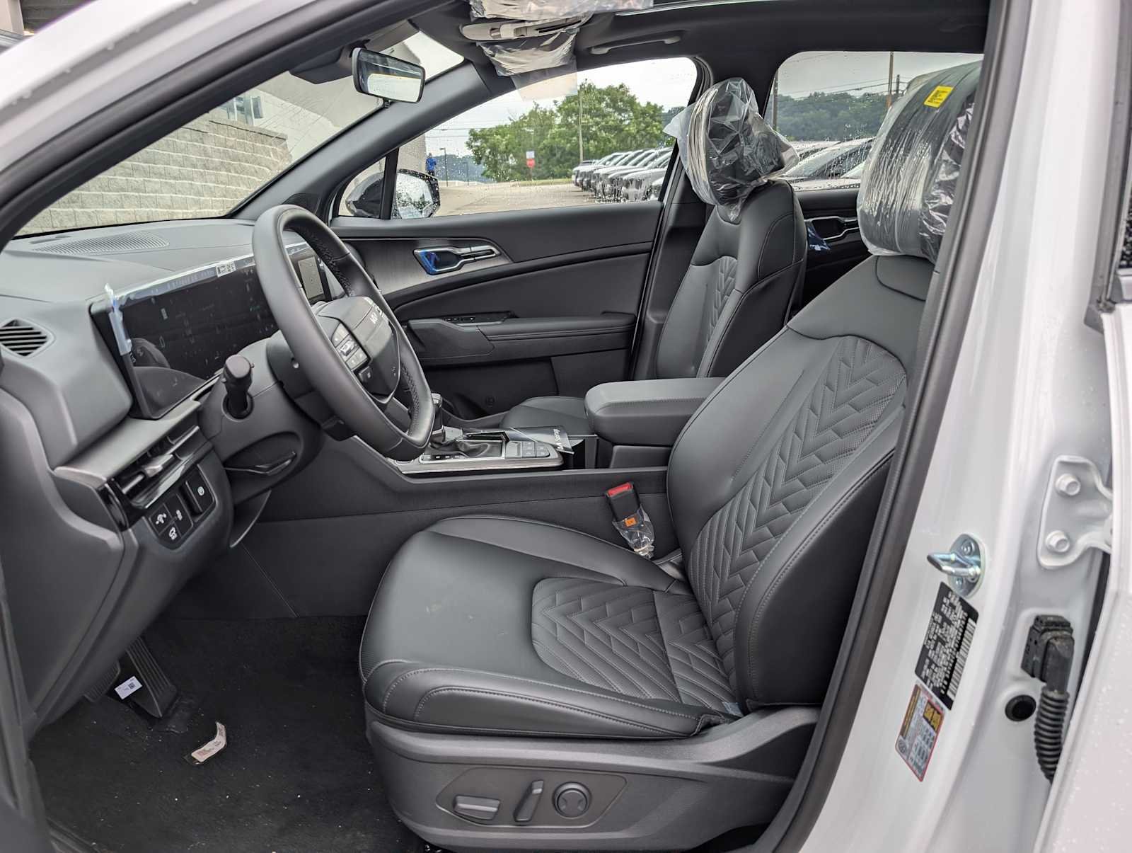 New 2026 Glacial White Pearl Kia X-Line image 4