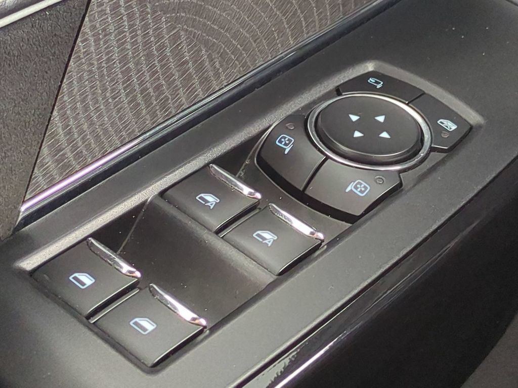 2023 Ford F-150 Lightning Platinum - Photo 32