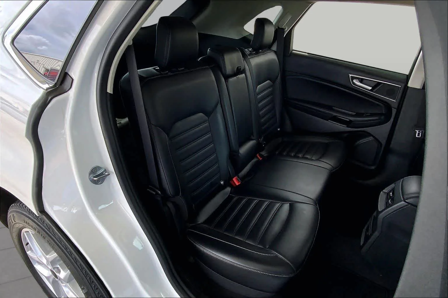 Used 2024 Oxford White Ford SEL image 20
