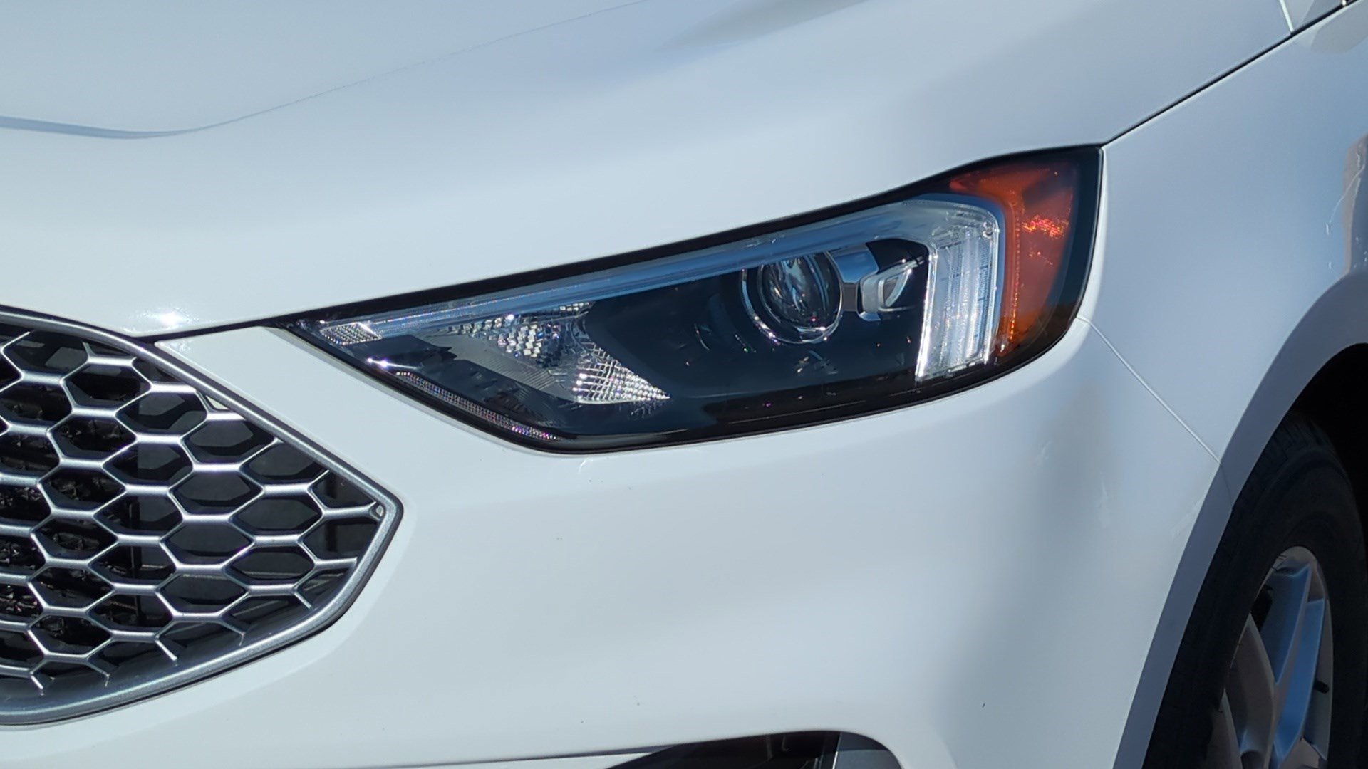 Used 2024 Oxford White Ford SEL image 9