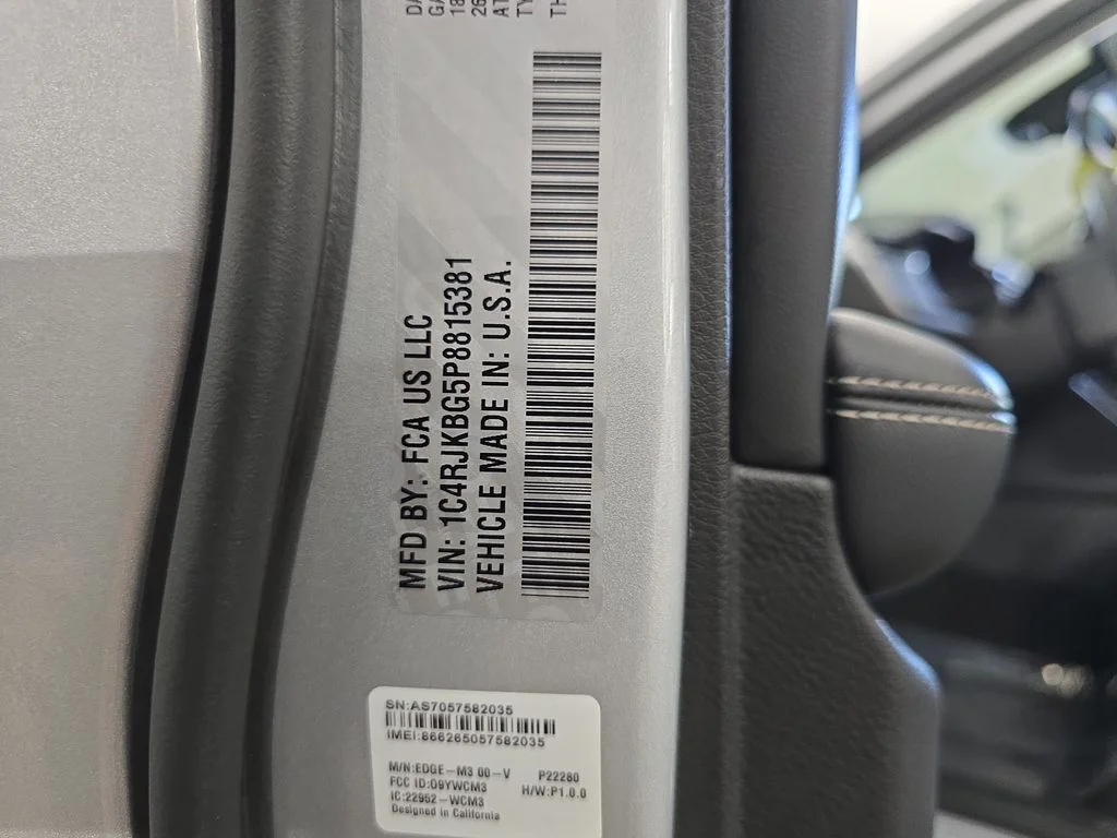 Used 2023 Silver Jeep Limited image 38