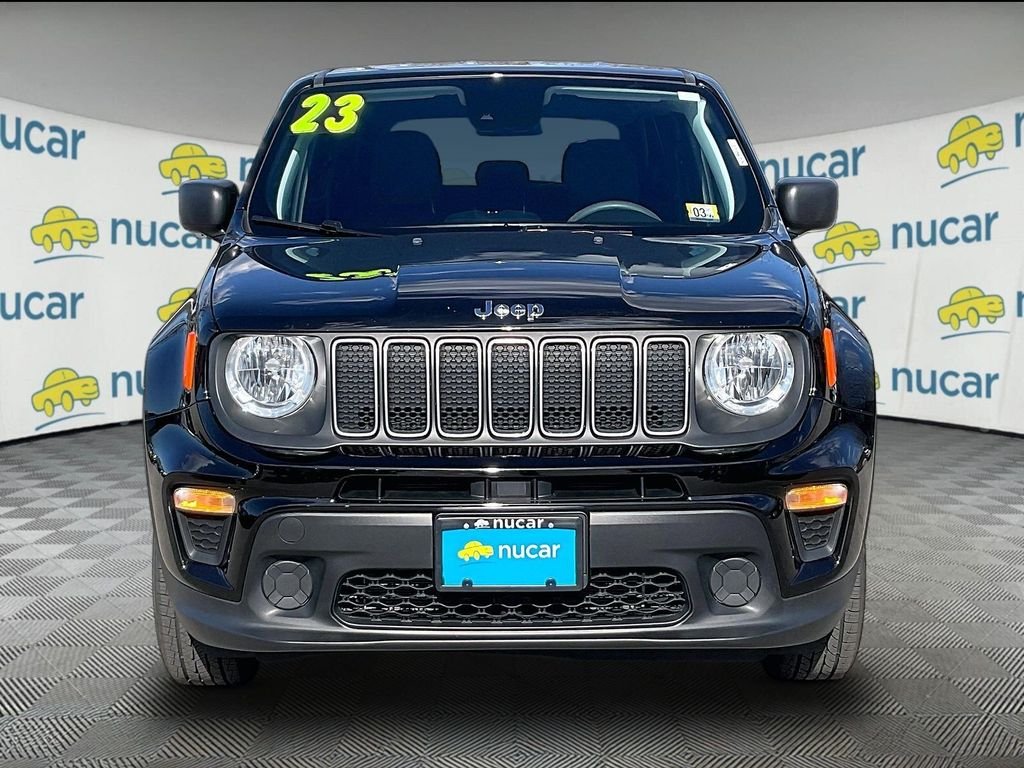 Used 2023 Black Clearcoat Jeep Latitude image 2