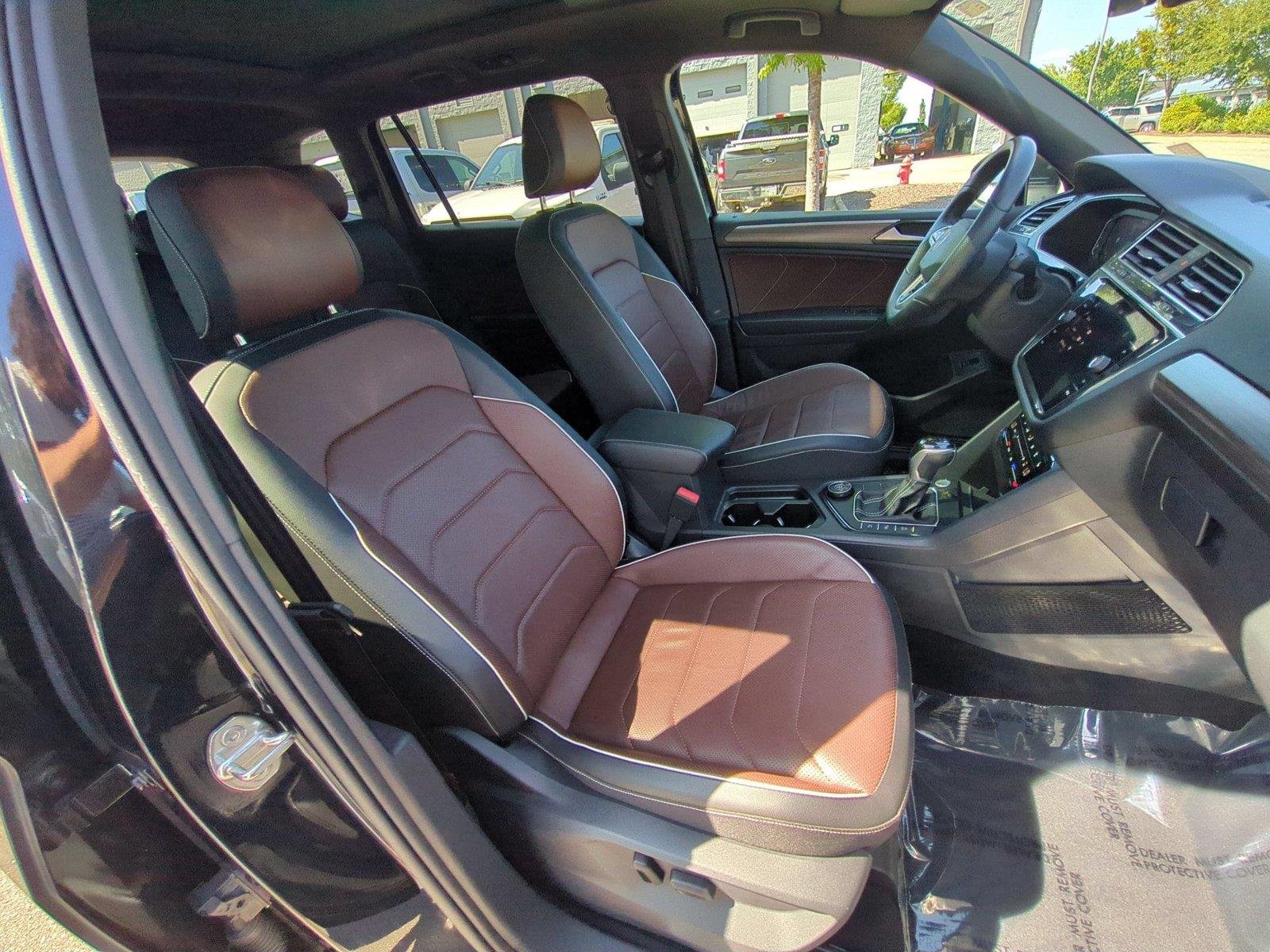 Used 2023  Volkswagen SEL R-Line image 39