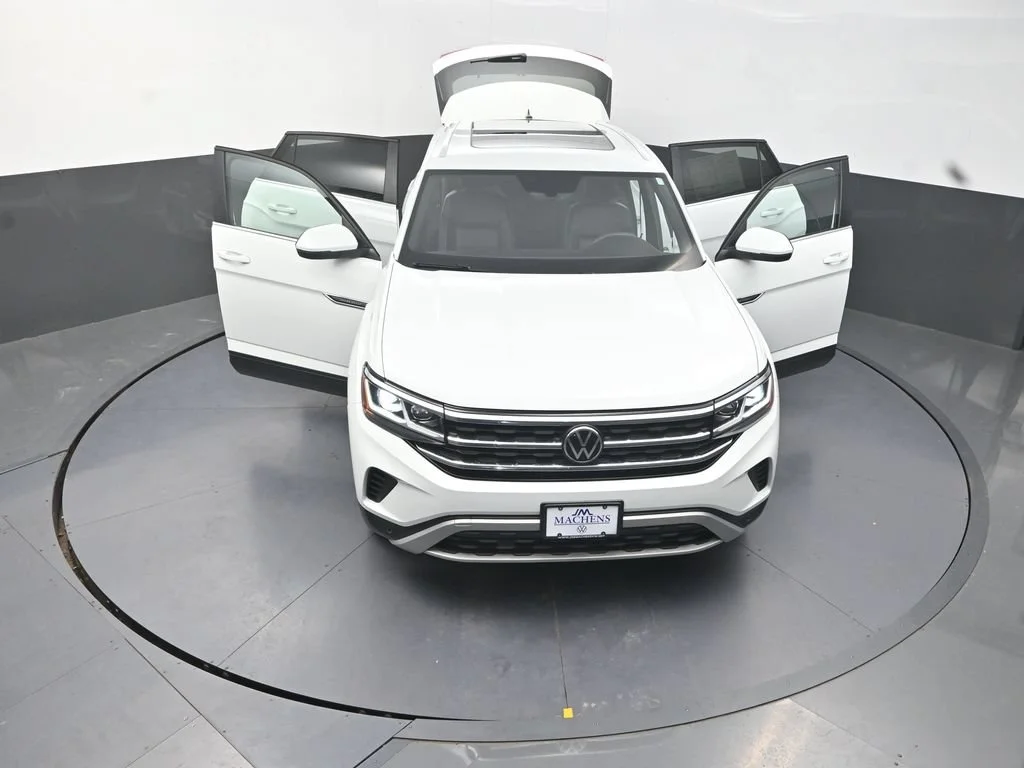 Used 2023 White Volkswagen 3.6L V6 SE w/Technology image 33