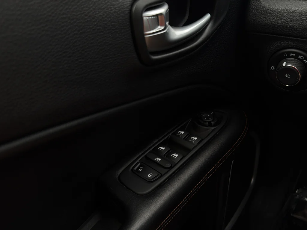 Used 2021 Diamond Black Crystal Pearlcoat Jeep Limited image 11
