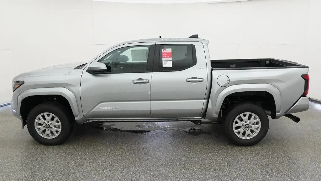 2026 Toyota Tacoma SR5 - Photo 18