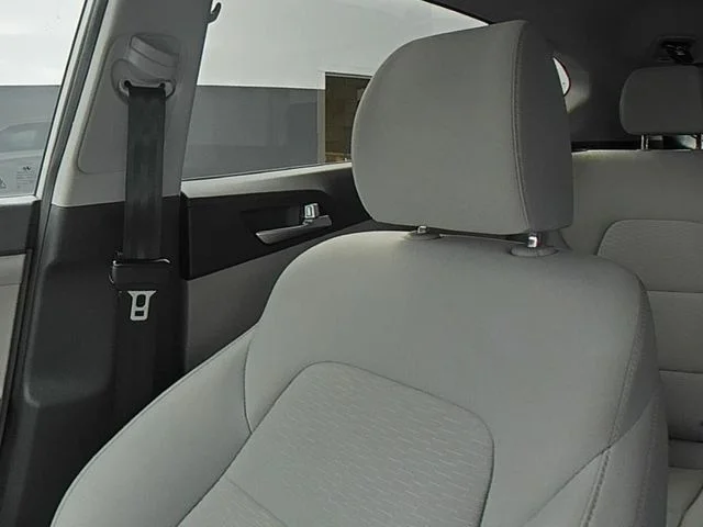 Used 2019 Silver Hyundai Value image 39