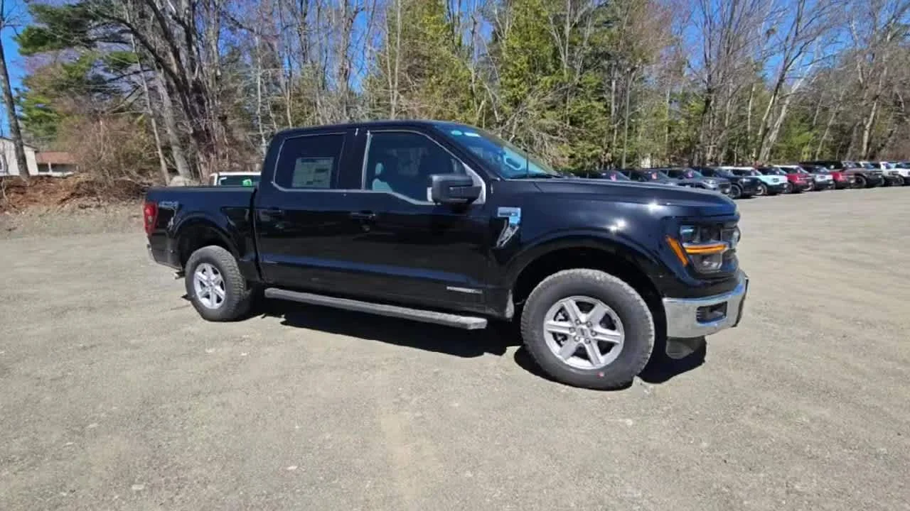 New 2026 Agate Black Metallic Ford XLT image 2