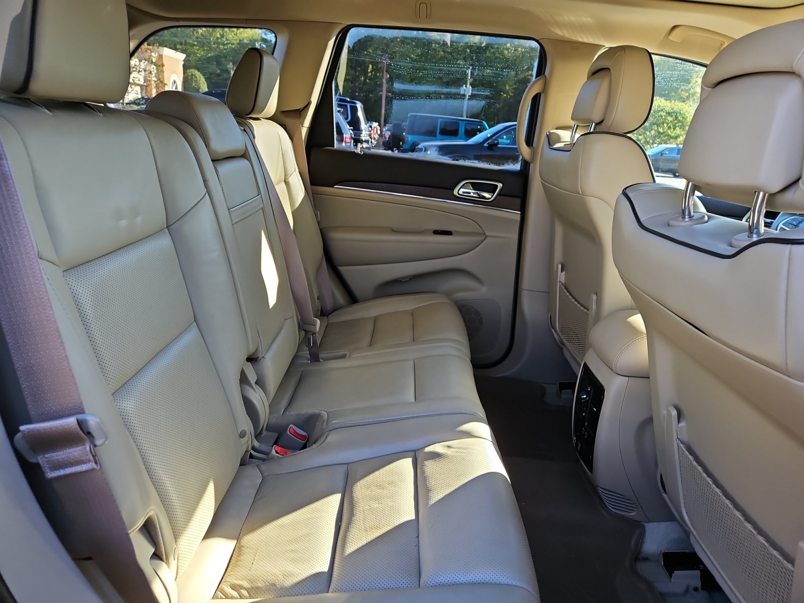 Used 2017 Black Jeep Overland image 17