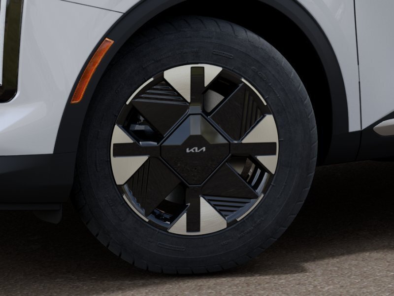 New 2026 Snow White Pearl Kia LX image 9