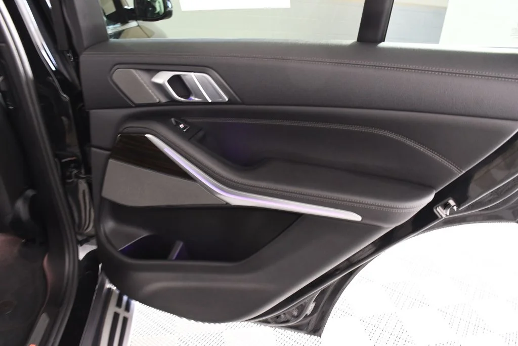 Used 2021 Jet Black BMW xDrive40i image 21