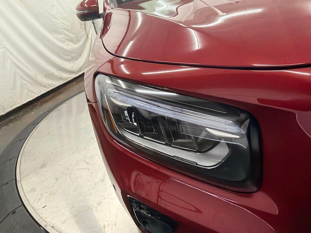 New 2026 MANUFAKTUR Patagonia Red Metallic Mercedes-Benz GLB 250 image 10