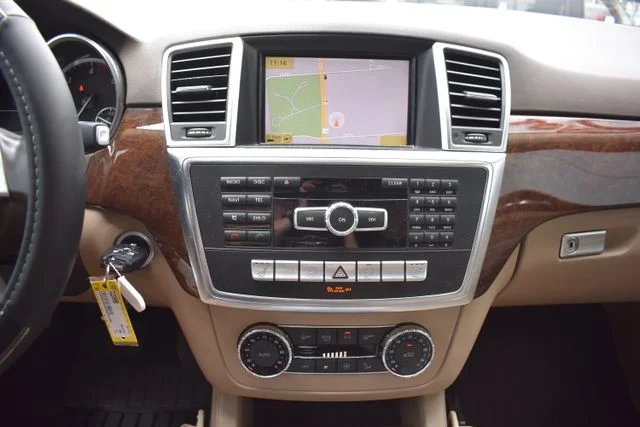 Used 2012 White Mercedes-Benz ML 350 image 28