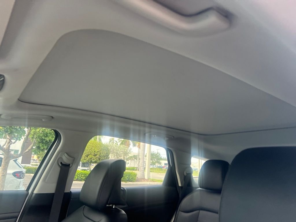 Used 2025 White Kia SX-Prestige image 6