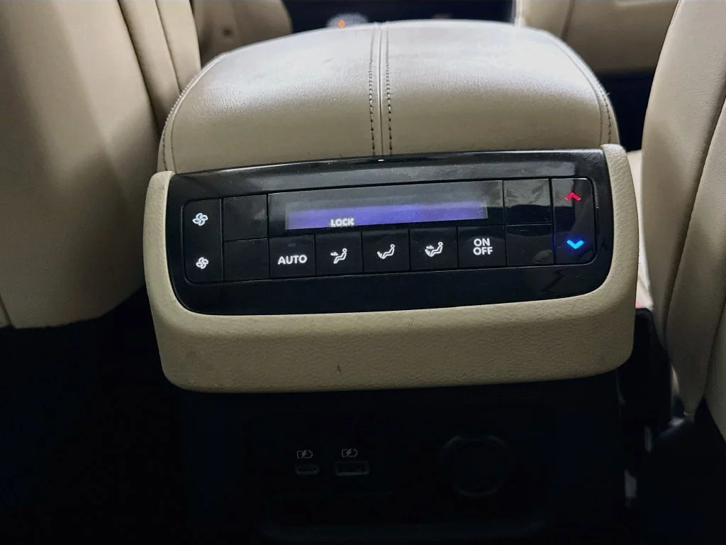 Certified Used 2024 White INFINITI LUXE image 34