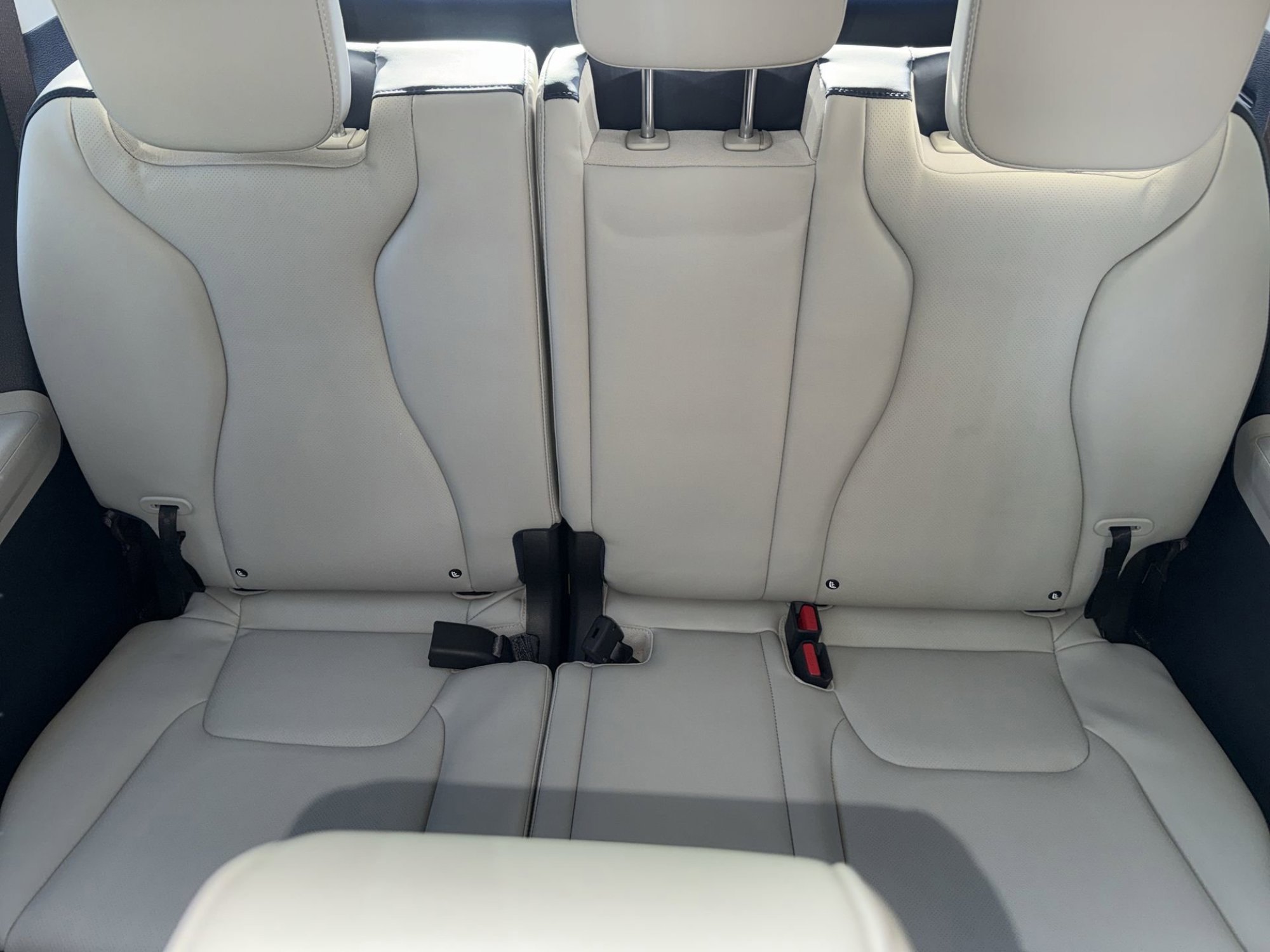 New 2026 Ivory Silver Kia EX image 17