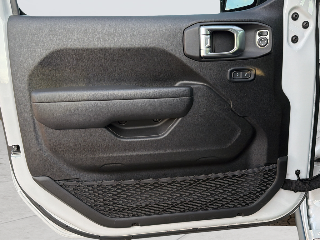 Used 2024 White Jeep Rubicon image 15