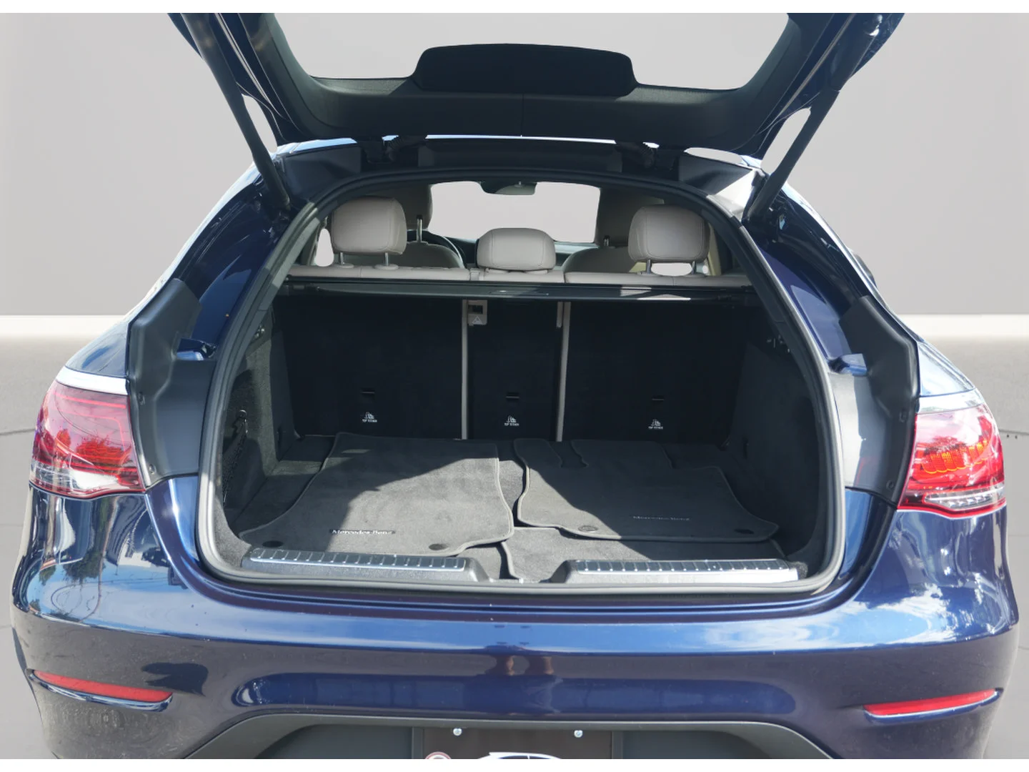 Used 2021 Lunar Blue Metallic Mercedes-Benz GLC 300 image 17