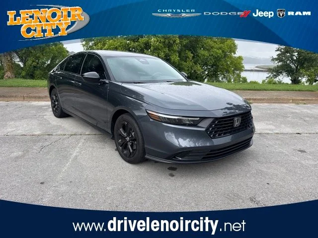 Used 2025 White Honda SE image 1