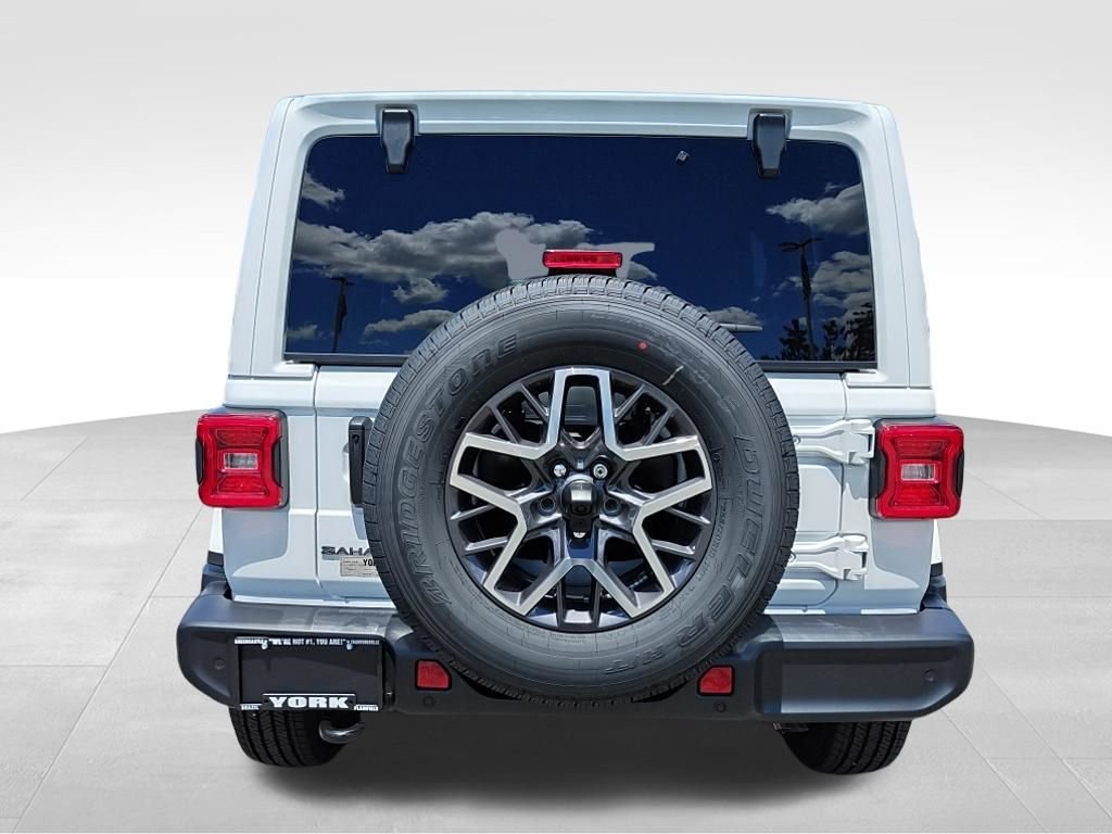 New 2026 Bright White Clear-Coat Exterior Paint Jeep Sahara image 4