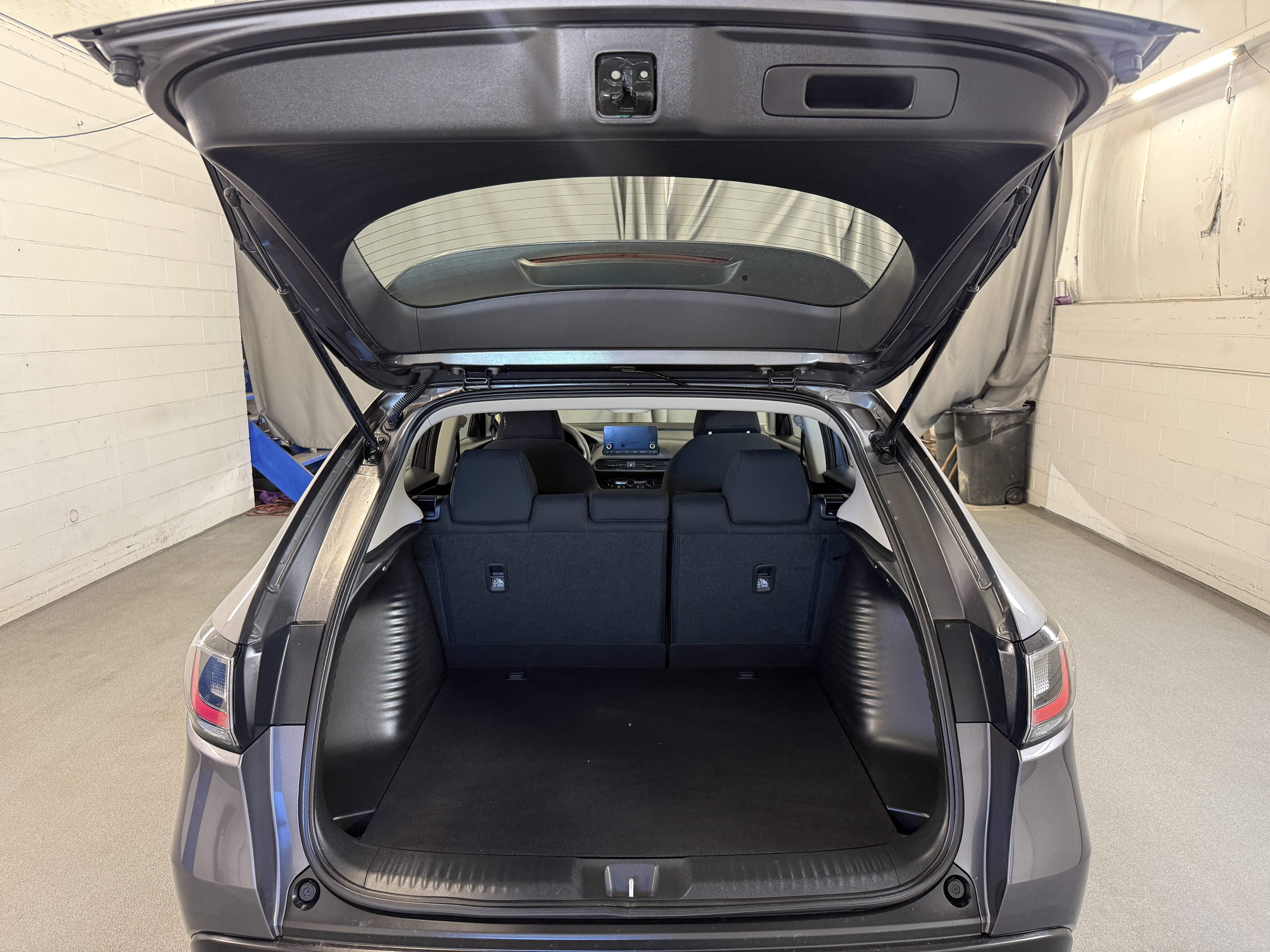 Used 2023 Modern Steel Metallic Honda LX image 8