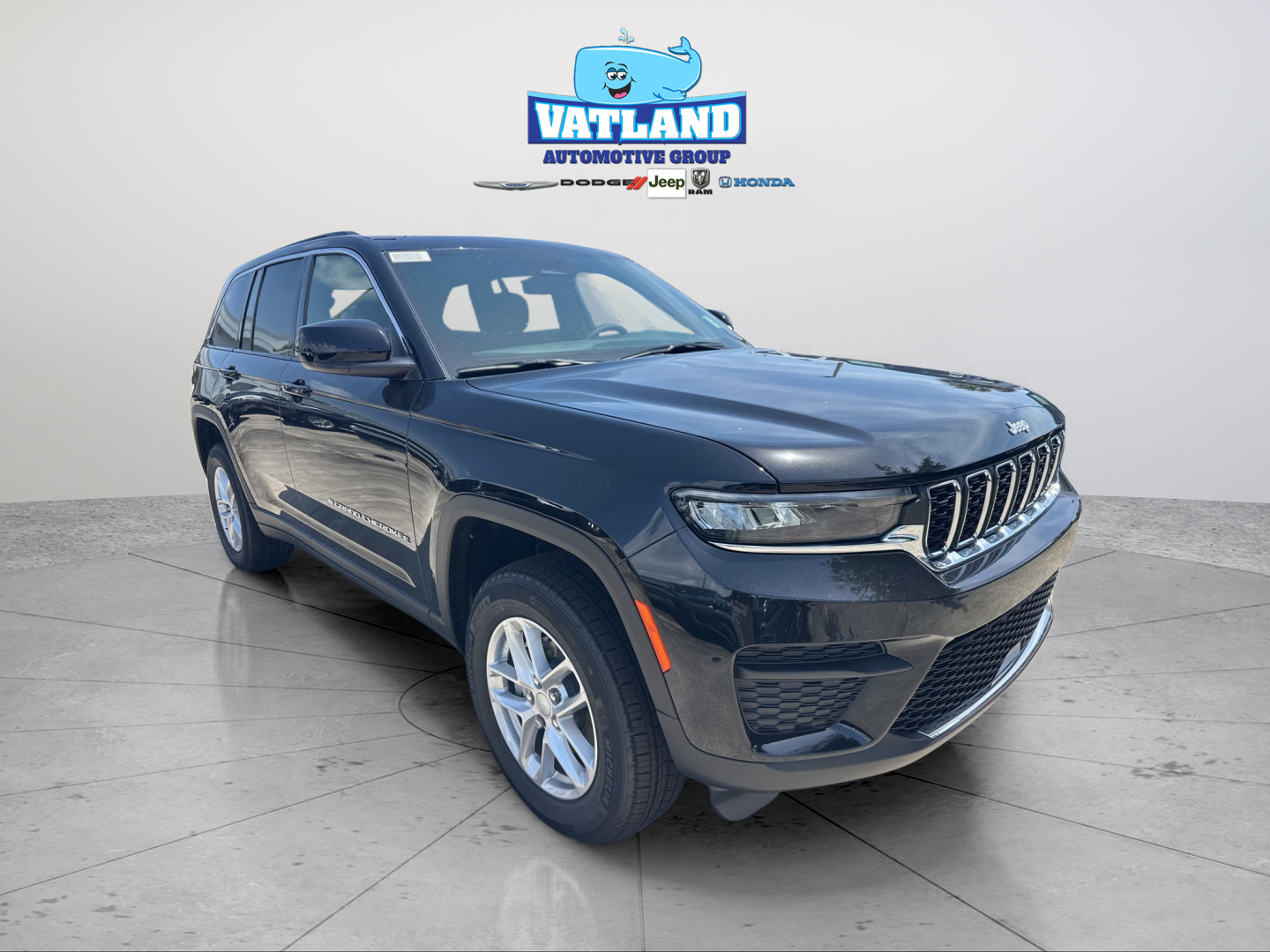 New 2026 Diamond Black Crystal Pearl-Coat Exterior Paint Jeep Laredo X image 20
