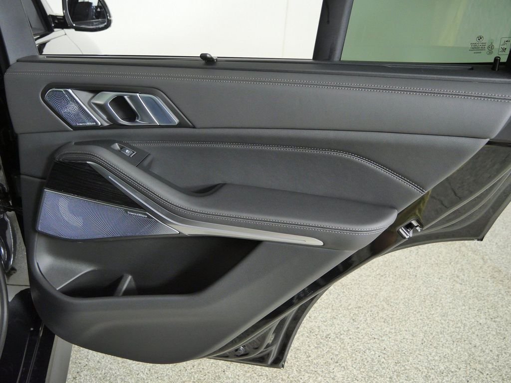 New 2026 Black Sapphire Metallic BMW M60i image 25