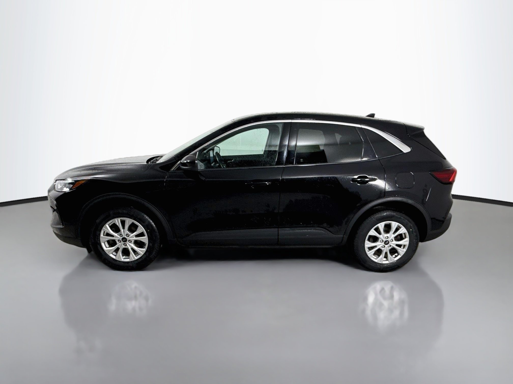 Used 2023 Agate Black Metallic Ford Active image 4