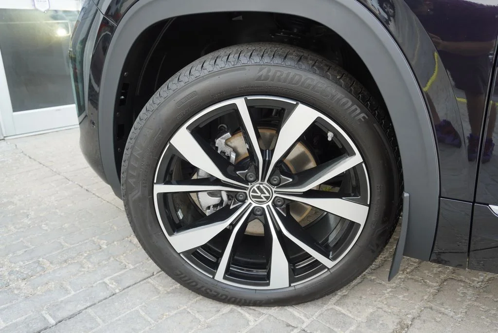 New 2026 Black Volkswagen 2.0T SEL Premium R-Line image 36