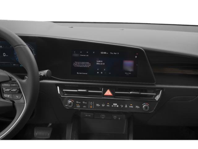 Used 2025 Cityscape Green Kia Wind image 12