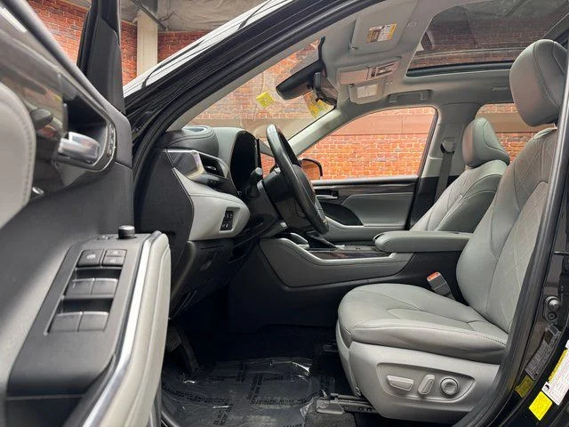2023 Toyota Highlander Platinum - Photo 19