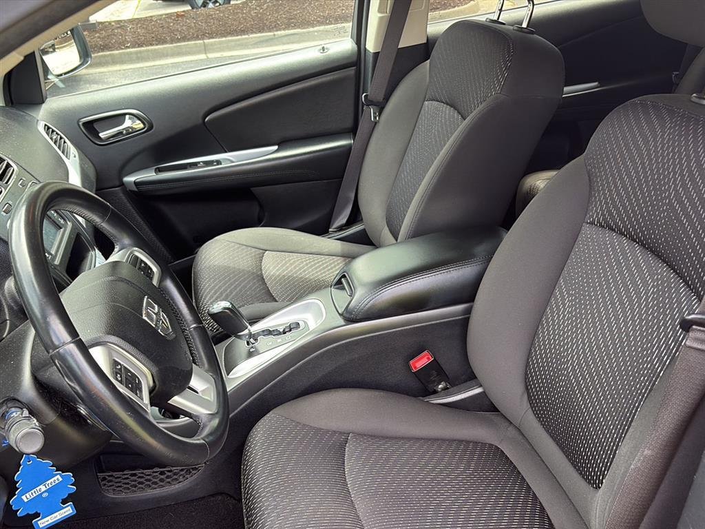 Used 2019 Granite Pearlcoat Dodge SE image 9
