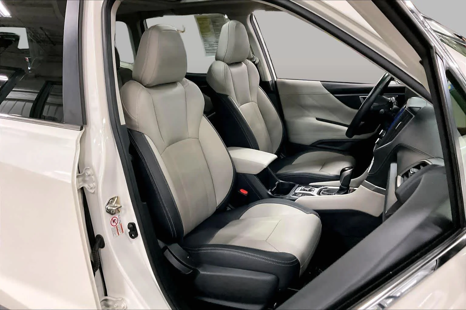 Used 2019 Crystal White Pearl Subaru Limited image 17