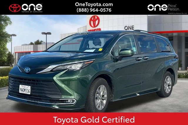 2024 Toyota Sienna XLE 7-Passenger Hybrid FWD's photo