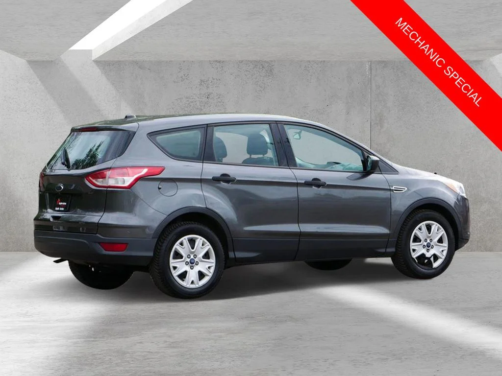 Used 2015  Ford S image 3