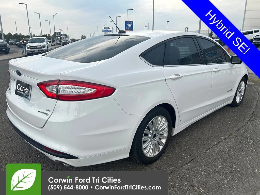 Used 2016 Oxford White Ford SE image 3