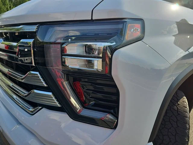 Used 2024 White Chevrolet High Country image 30