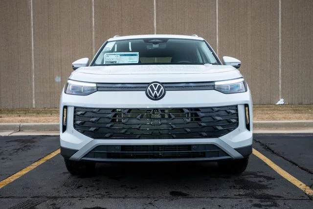 New 2026 White/off-white Volkswagen 2.0T SE image 2