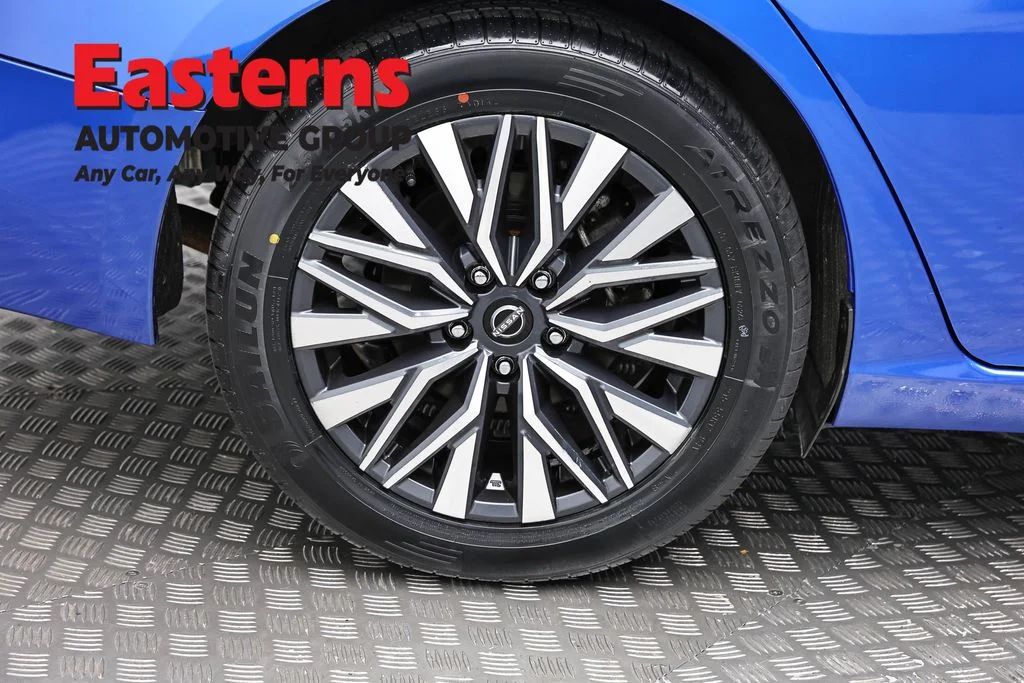 Used 2025 Blue Nissan 2.5 SV image 29